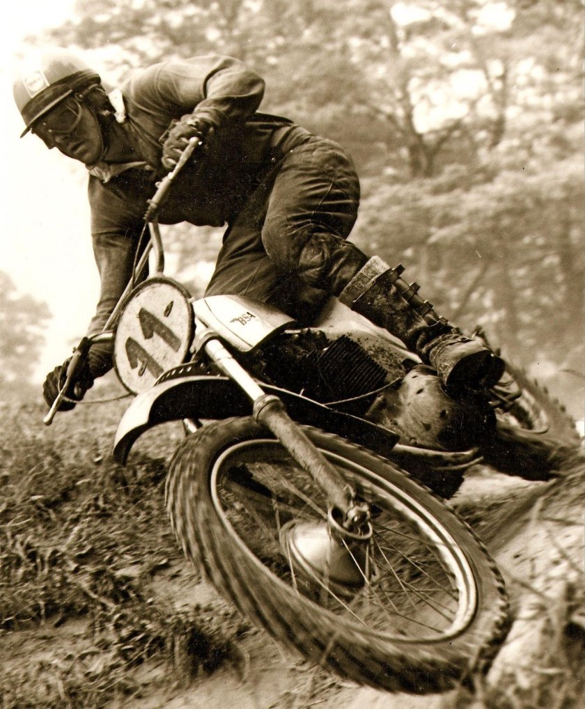 Мотокросс в стиле ретро