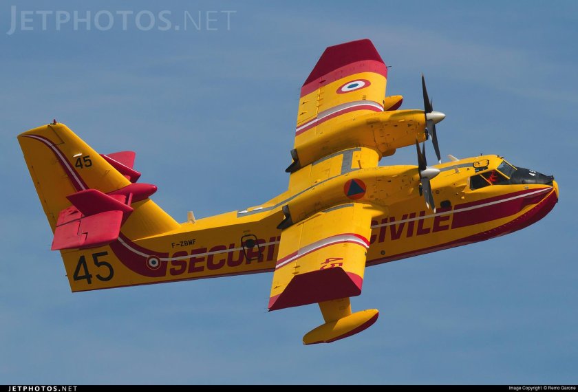 Самолет Canadair CL-415