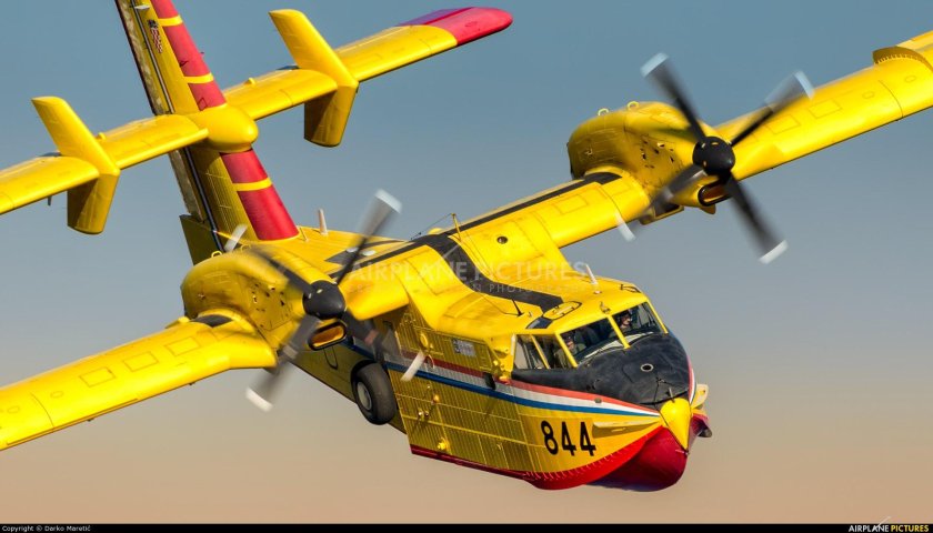 Самолет Canadair CL-415
