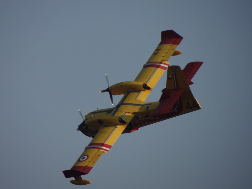Canadair CL-415