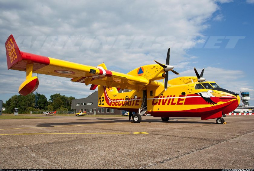 Canadair CL-215