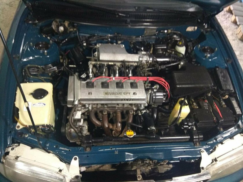 Toyota Corolla e100 подкапотка