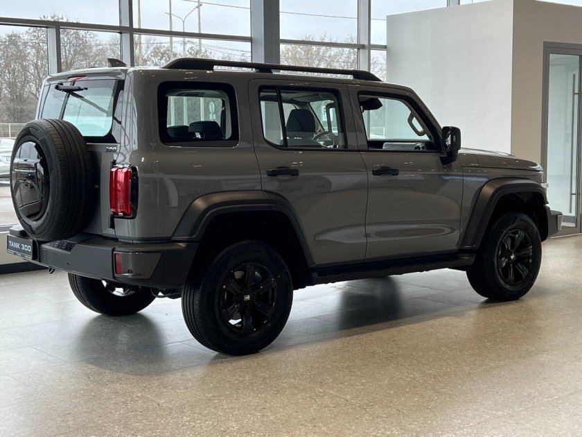 Внедорожник танк 2023