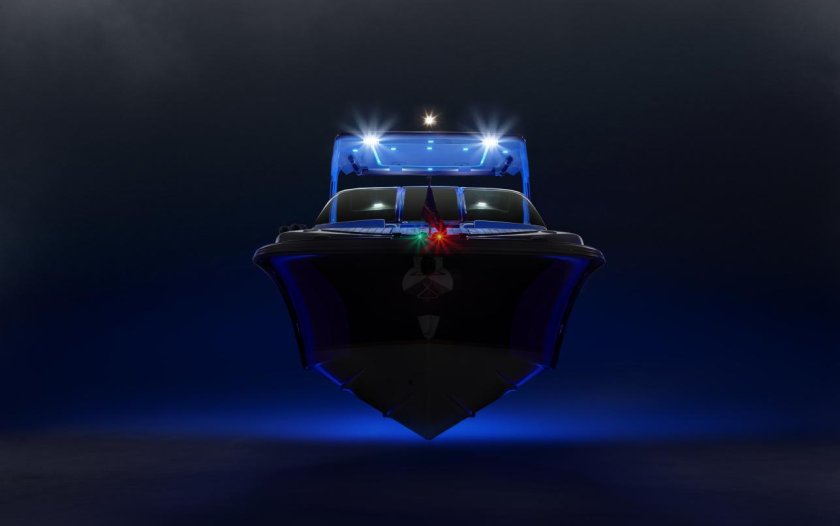 Синий катер