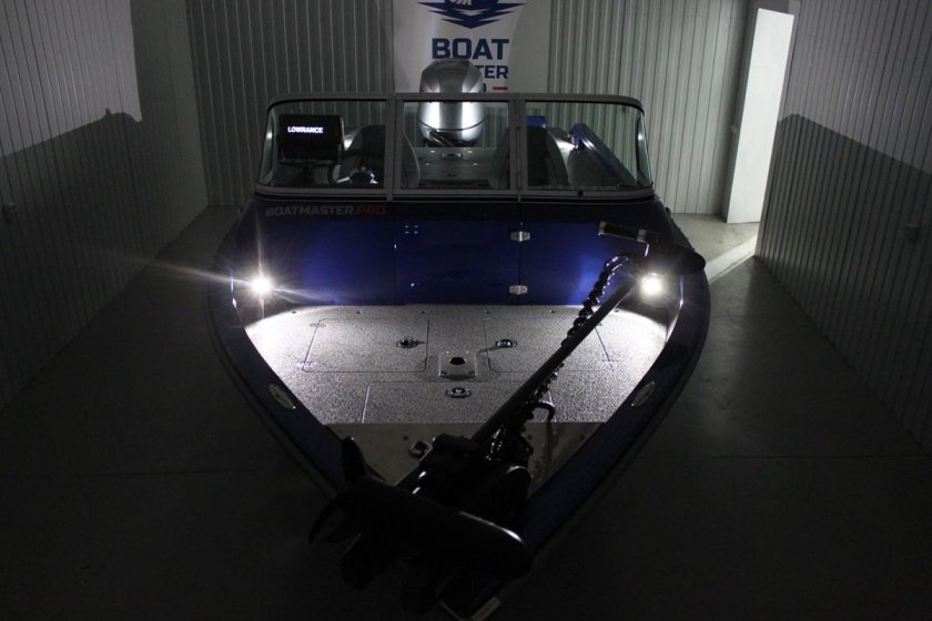 Подсветка кокпита в лодке Волжанка