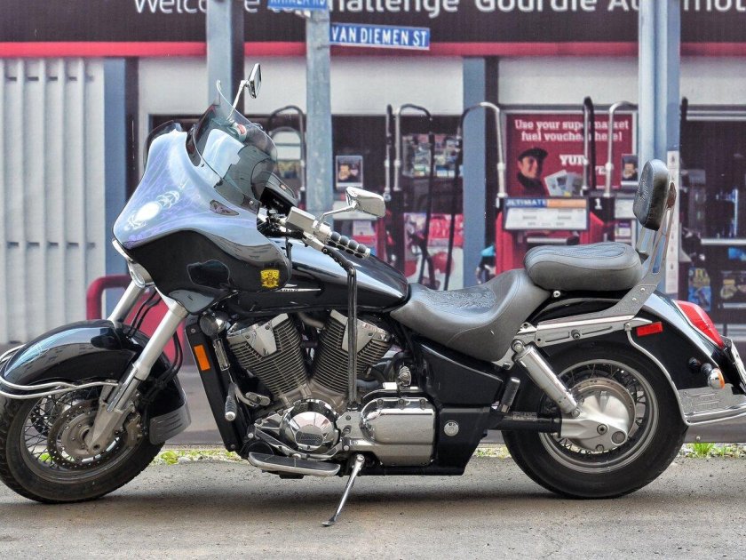 Suzuki Boulevard c109