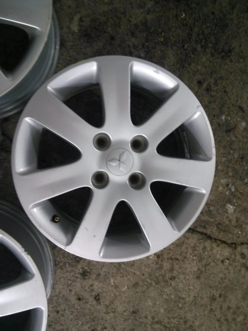 Митсубиши Кольт на 16 дисках