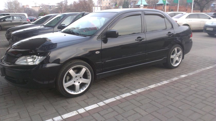 Mitsubishi Lancer 9 r18