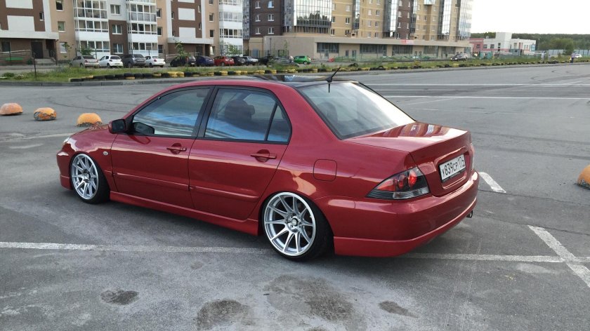 Mitsubishi Lancer 9 r18