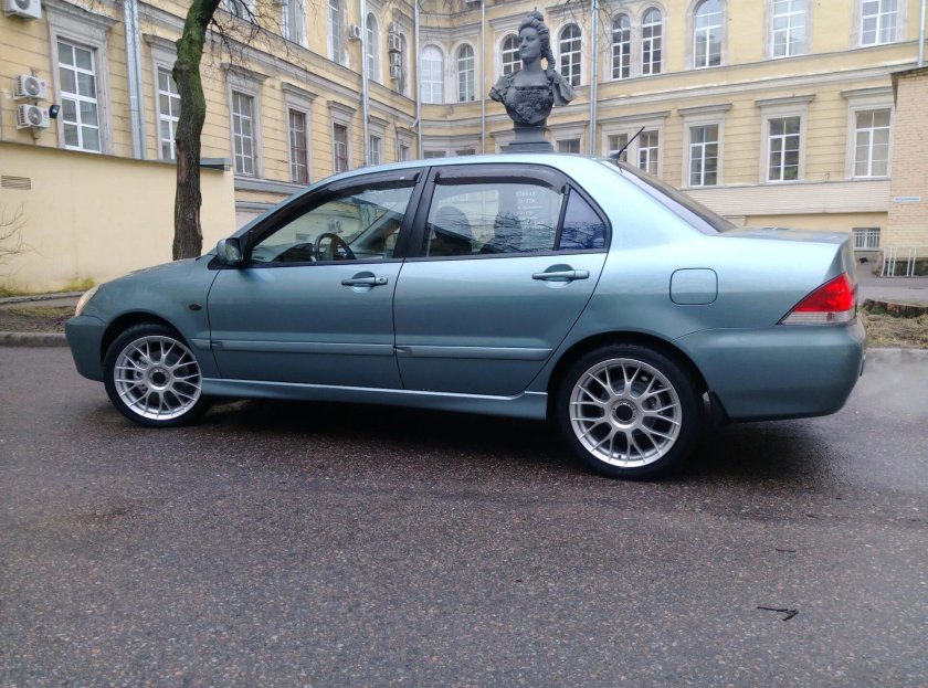 Mitsubishi Lancer 9 r16