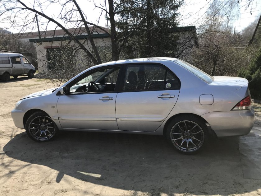 Mitsubishi Lancer 9 r17