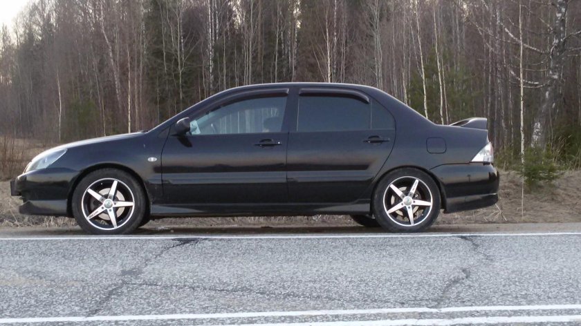 Mitsubishi Lancer 9 r16