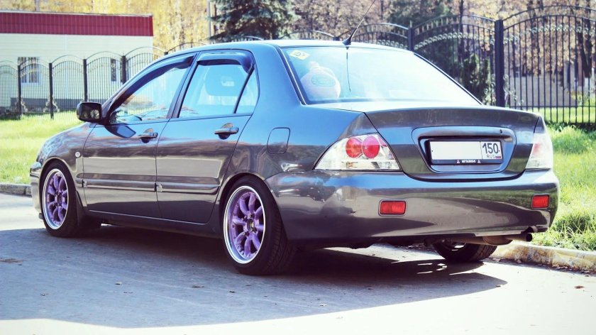 Mitsubishi Lancer 9 r18 с полкой