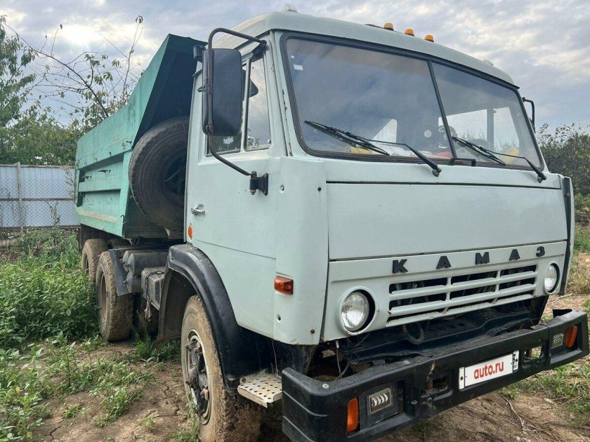КАМАЗ самосвал серый