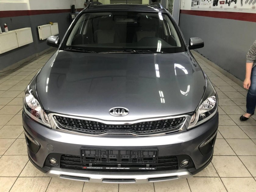 Киа Рио 4 мокрый асфальт