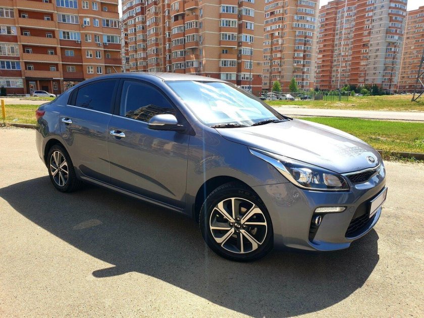 Киа Рио 4 мокрый асфальт
