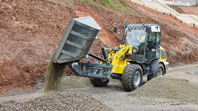 Шарнирно сочлененный погрузчик