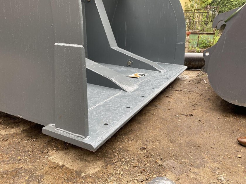 Ковш высокой разгрузки для фронтального погрузчика