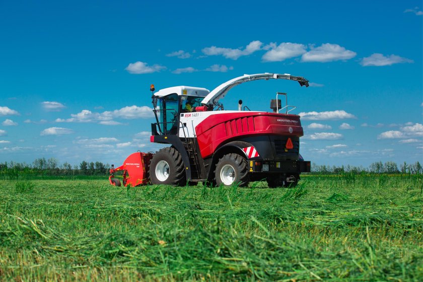 Кормозаготовительный комбайн Ростсельмаш