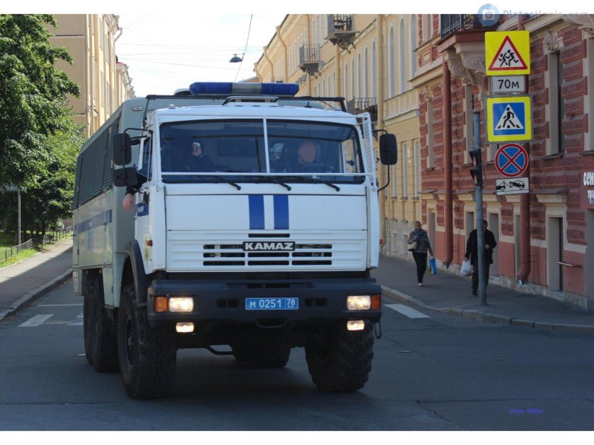 КАМАЗ ОМОН 4208