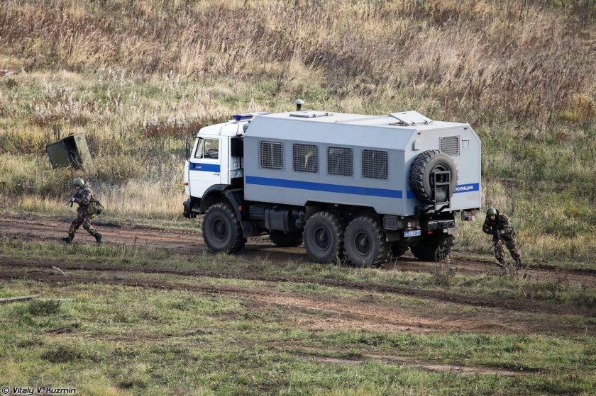 Колонна ОМОН КАМАЗ