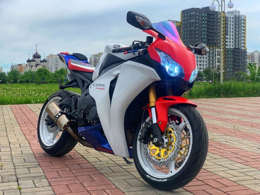 Honda CBR 1000 RR/ra Fireblade