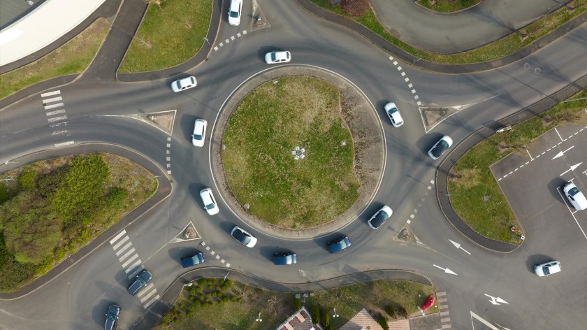Перекресток с круговым движением