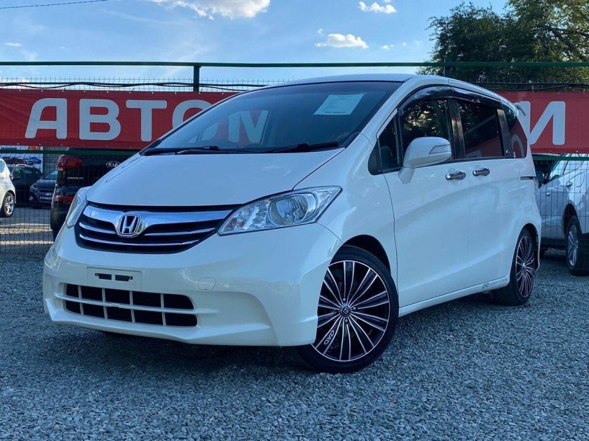 Honda freed Spike 2012