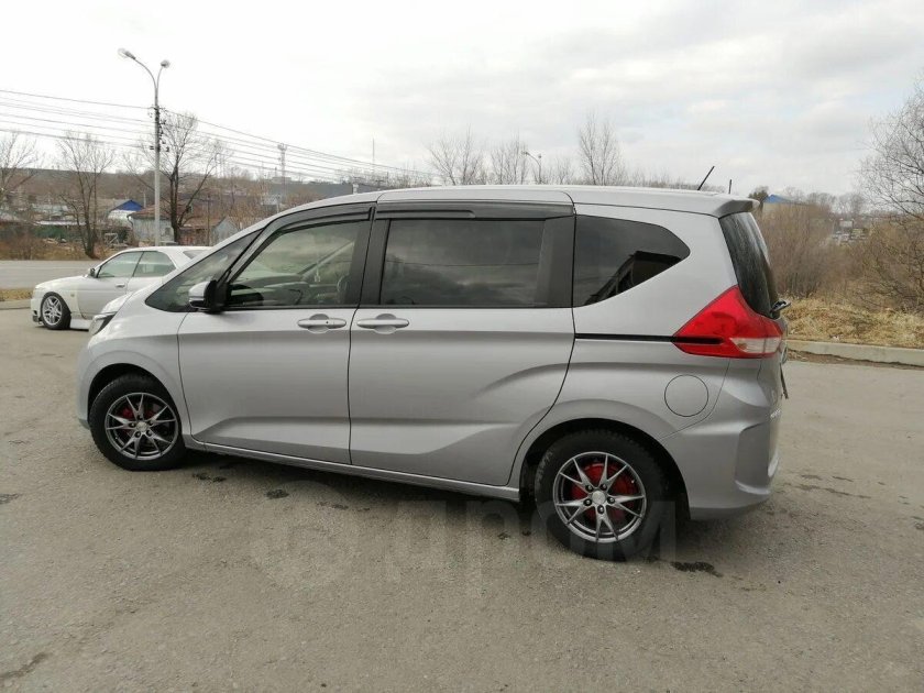 Хонда Фрид на 16 колесах