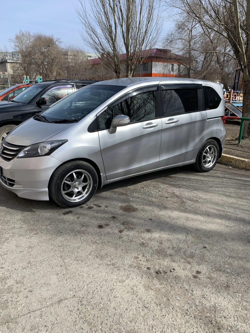 Honda freed r16