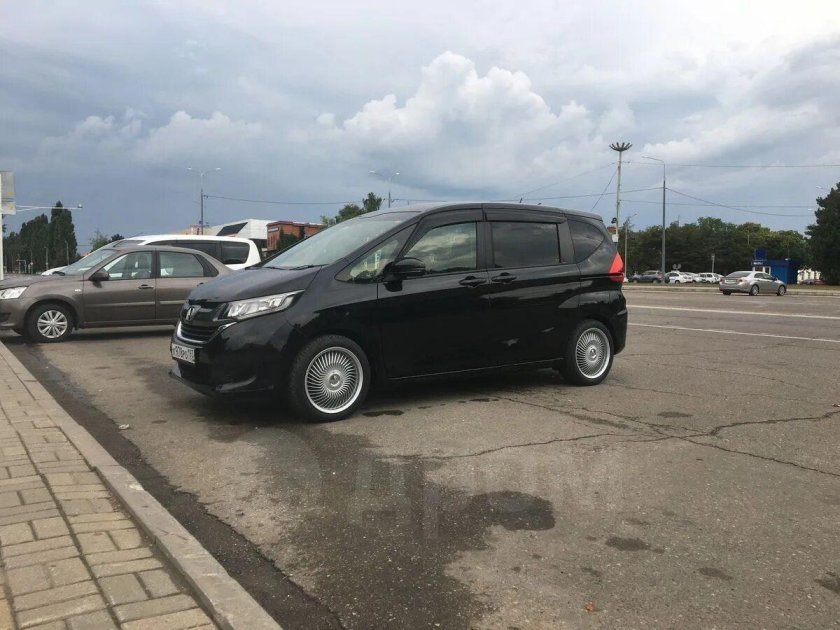 Хонда Фрид на 17 колесах