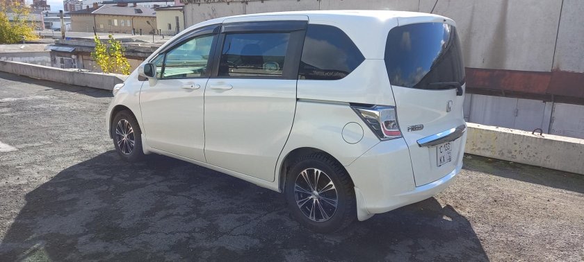 Хонда Фрид 2012 года