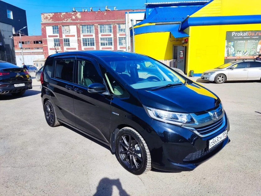 Honda freed 2