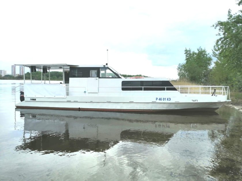 Катер Саратов