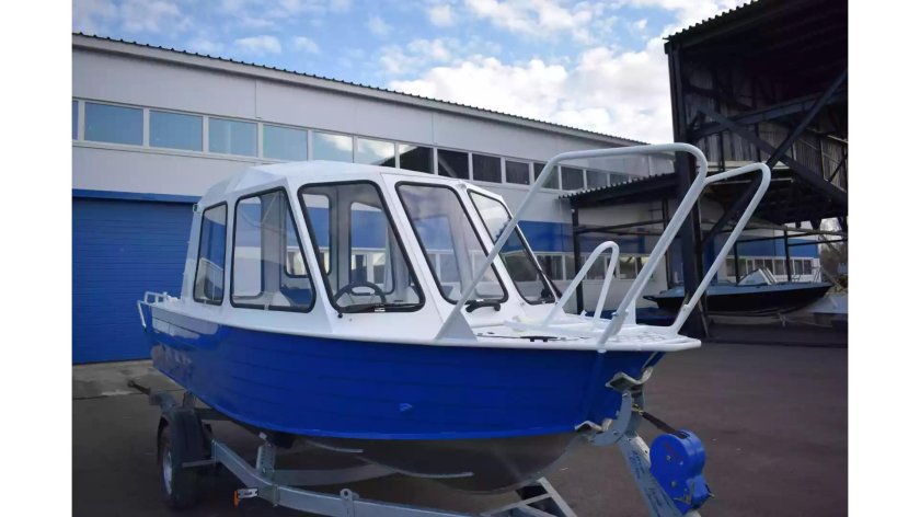 Неман лодка с рубкой