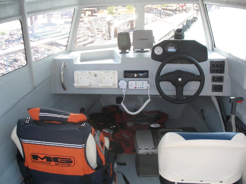 Катер Буревестник 630