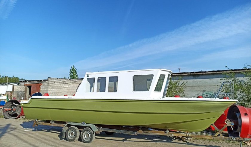 Катер из стеклопластика