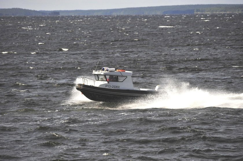 Катер Буревестник 630