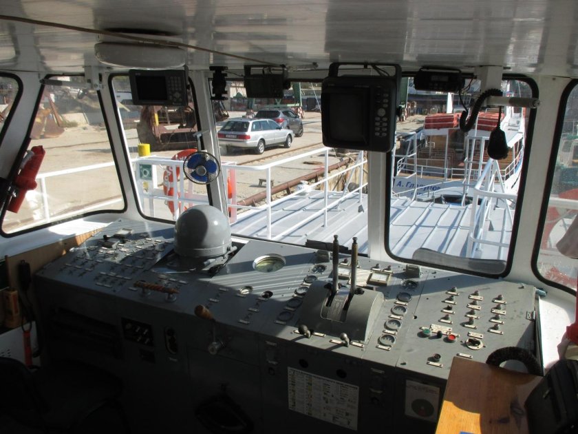 Буксир РТ 1741 рулевая рубка