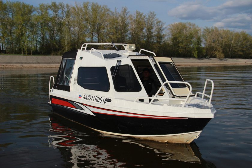 Катер Grizzly 490 DC