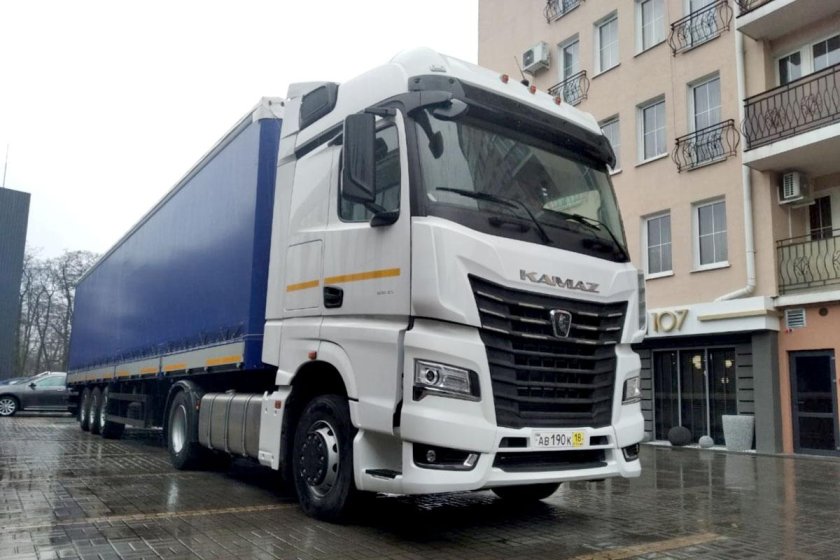 Тягач КАМАЗ-54901