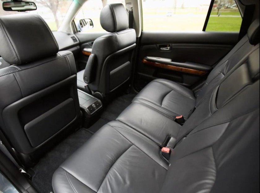 Лексус РХ 330 задний ряд