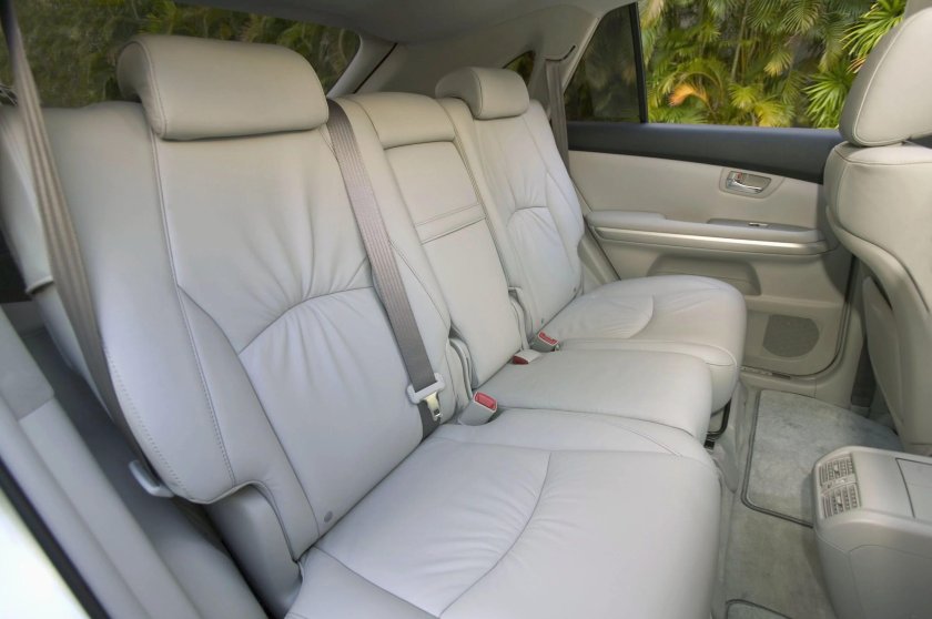 Лексус 330 салон сзади