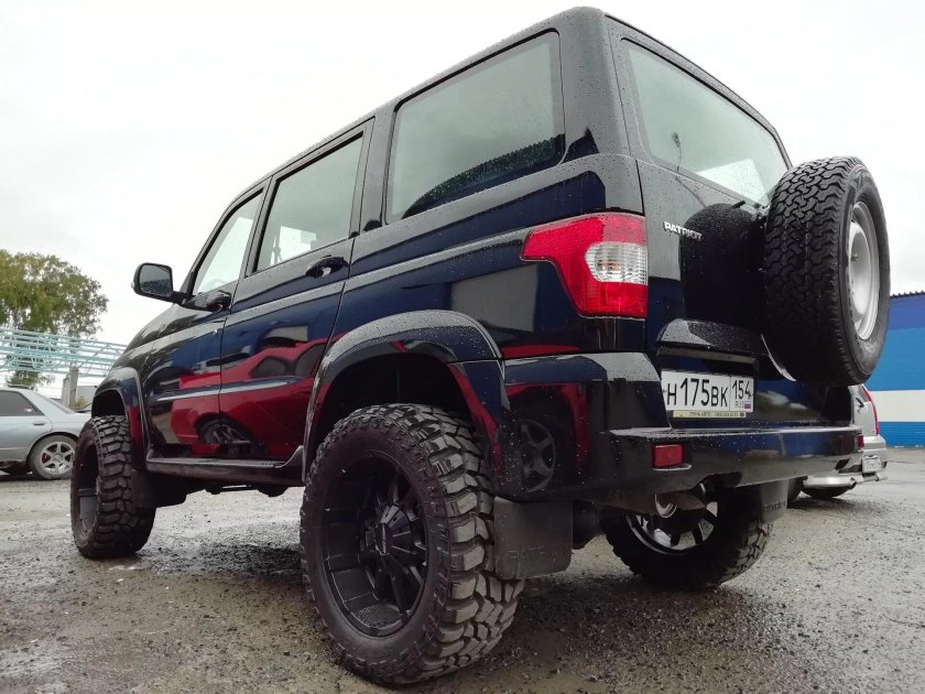 УАЗ Патриот на 20 колесах