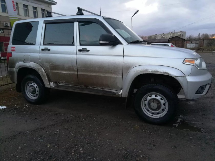 УАЗ Патриот серебристый