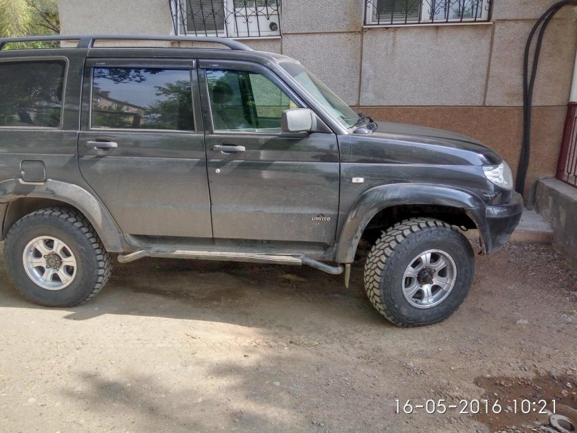 УАЗ Патриот на 32 колесах