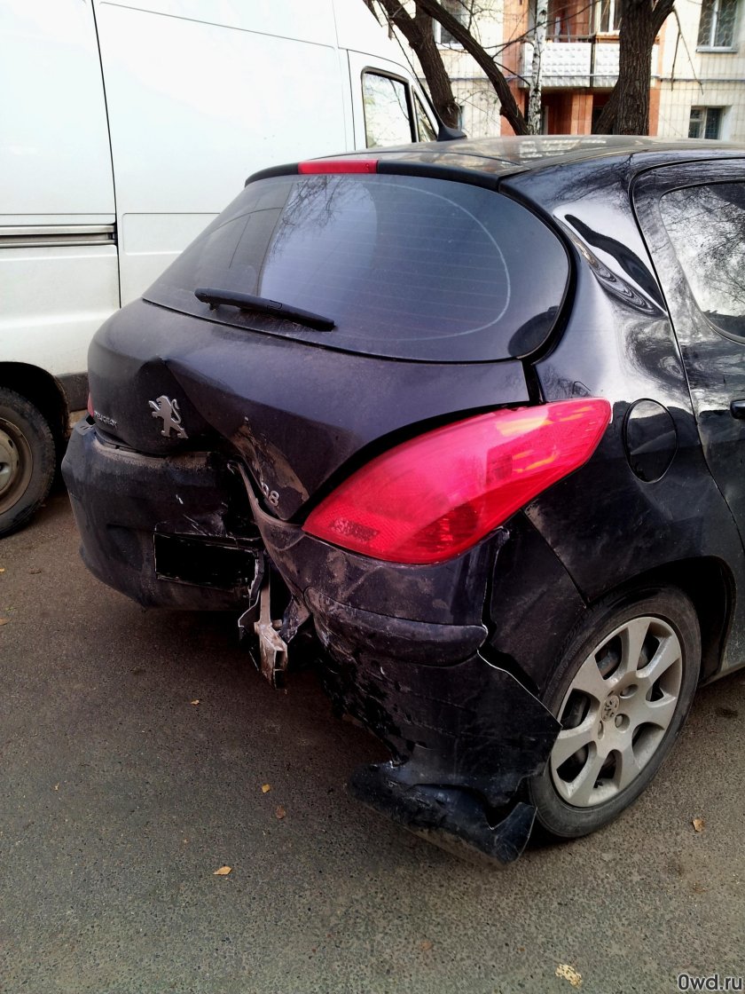 Битый Пежо 308