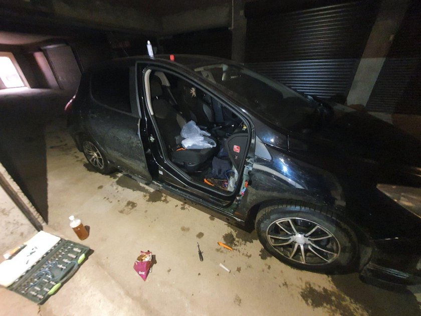 Разбитое 407 Пежо