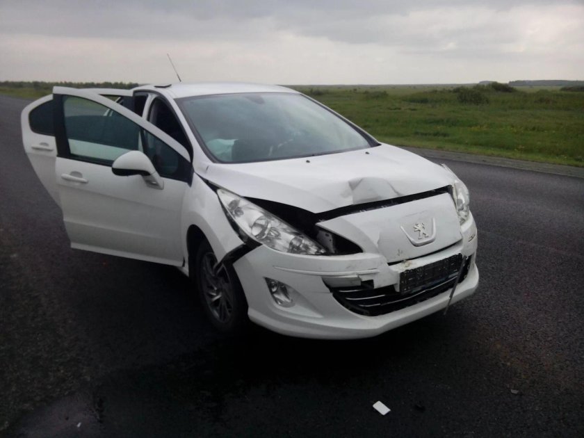 Пежо 408 битый