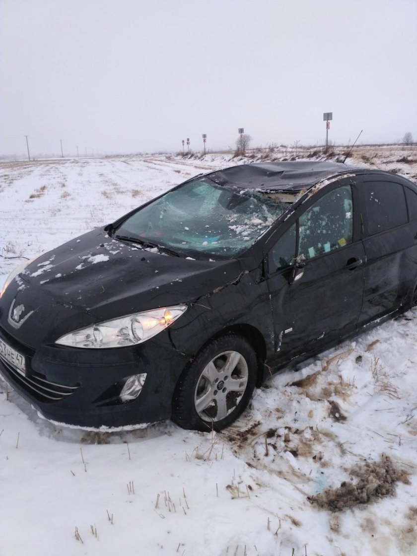 Разбитый Пежо 408